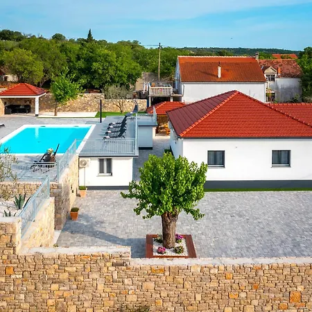 Effort Villa