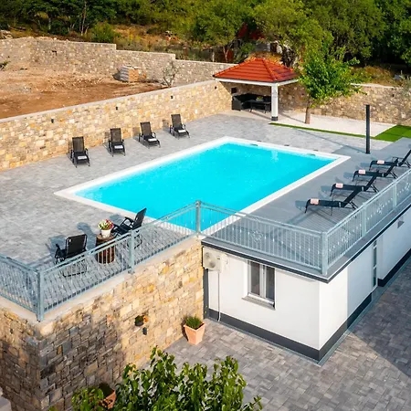 Effort Villa *
