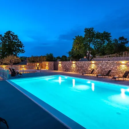 Villa Effort *